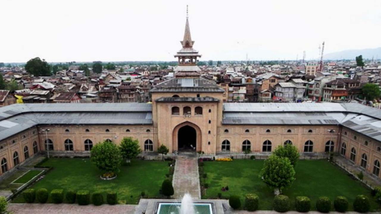 কাশ্মীরের জামিয়া মসজিদ, ঈদগাহ মাঠে ঈদের নামাজ বন্ধ!