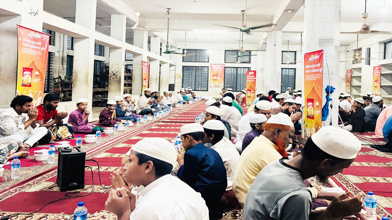 ৮ হাজার এতিম শিক্ষার্থীর জন্য মিস্টার নুডলস’র ইফতার