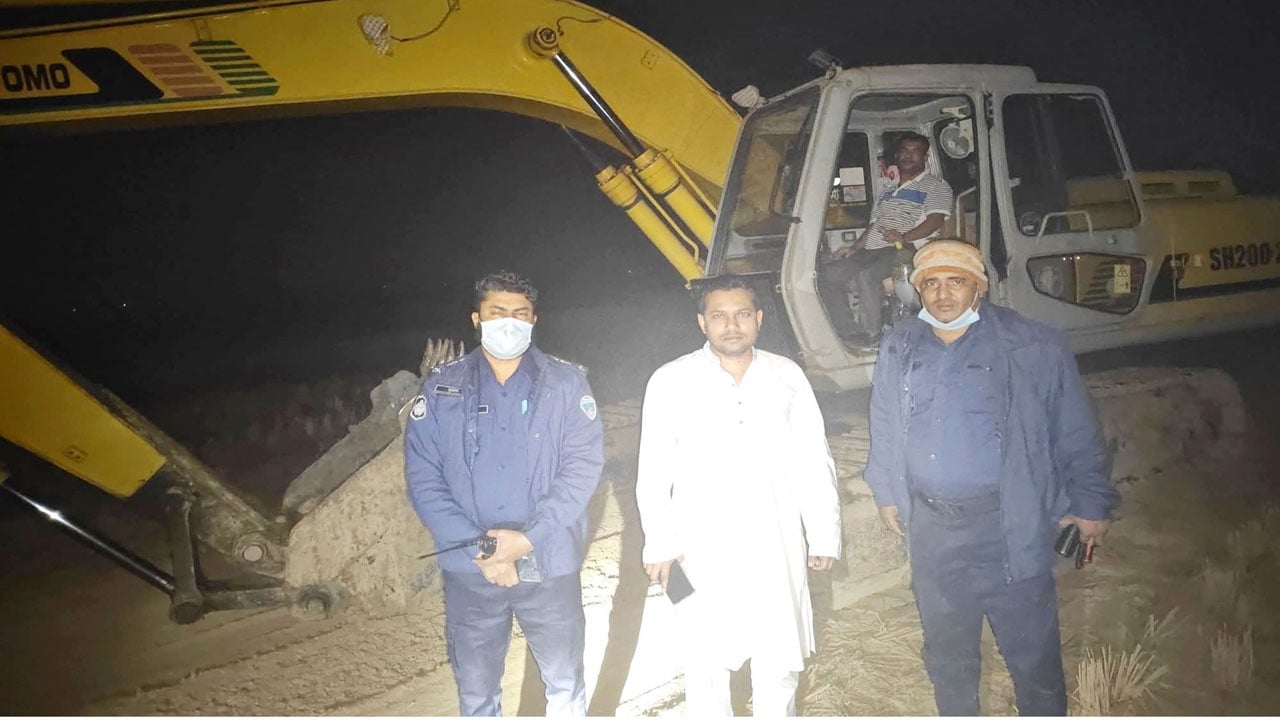 চৌদ্দগ্রামে অবৈধভাবে মাটি কাটায় ৫ লাখ টাকা জরিমানা