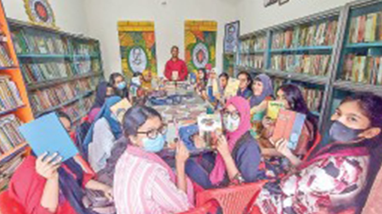 জামালপুরে জ্ঞানের আলো ছড়াচ্ছে ভাষাসৈনিক মতি মিয়া পাঠাগার