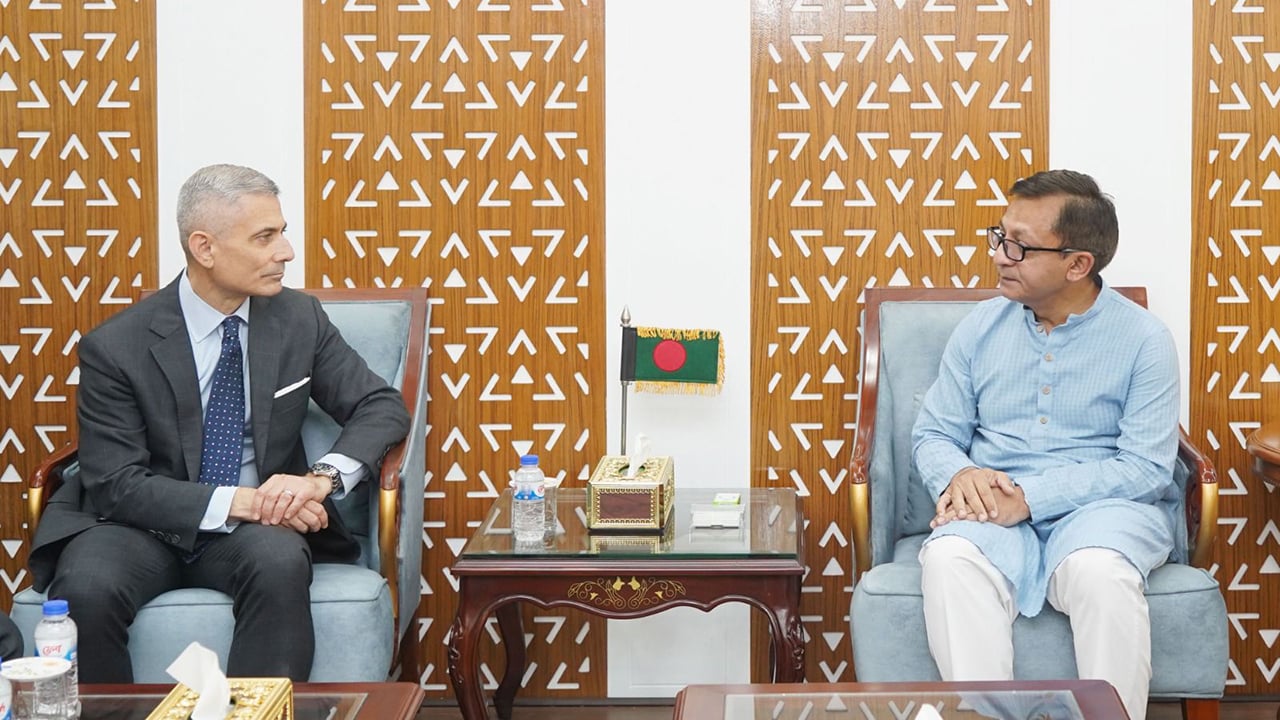 বাণিজ্যমন্ত্রীর সঙ্গে মার্কিন সহকারী পররাষ্ট্রমন্ত্রীর বৈঠক