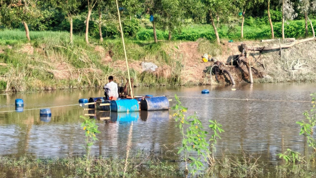 যুবদল নেতার বিরুদ্ধে ফসলি জমি ধ্বংস করে মাটি কাটার অভিযোগ