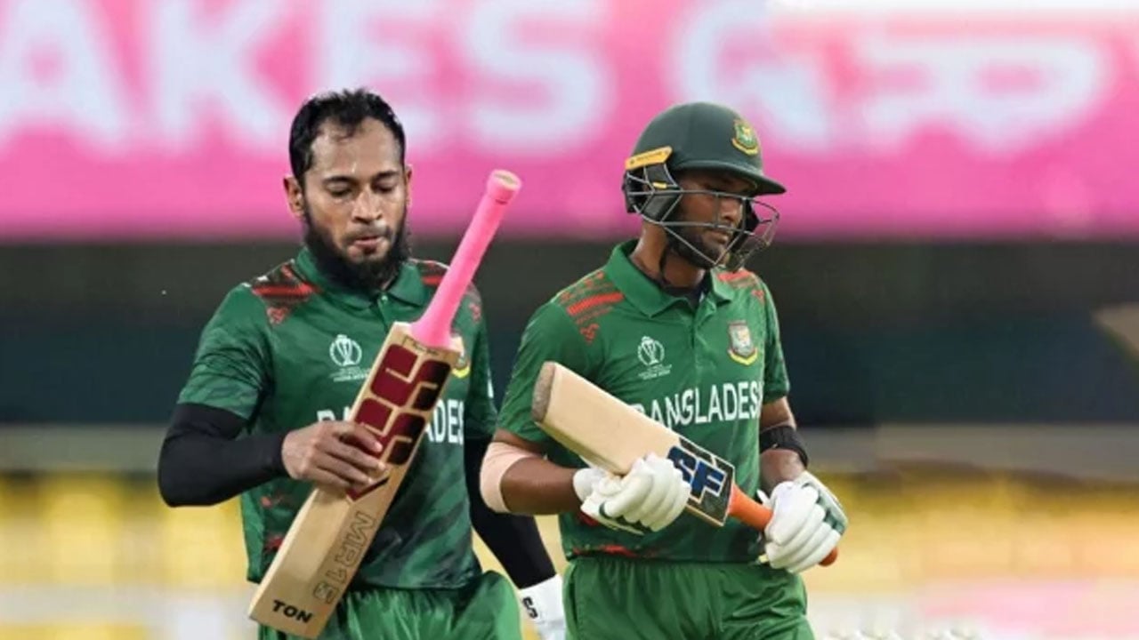 মুশফিক-রিয়াদকে সরে যাওয়ার পরামর্শ কার্তিকের