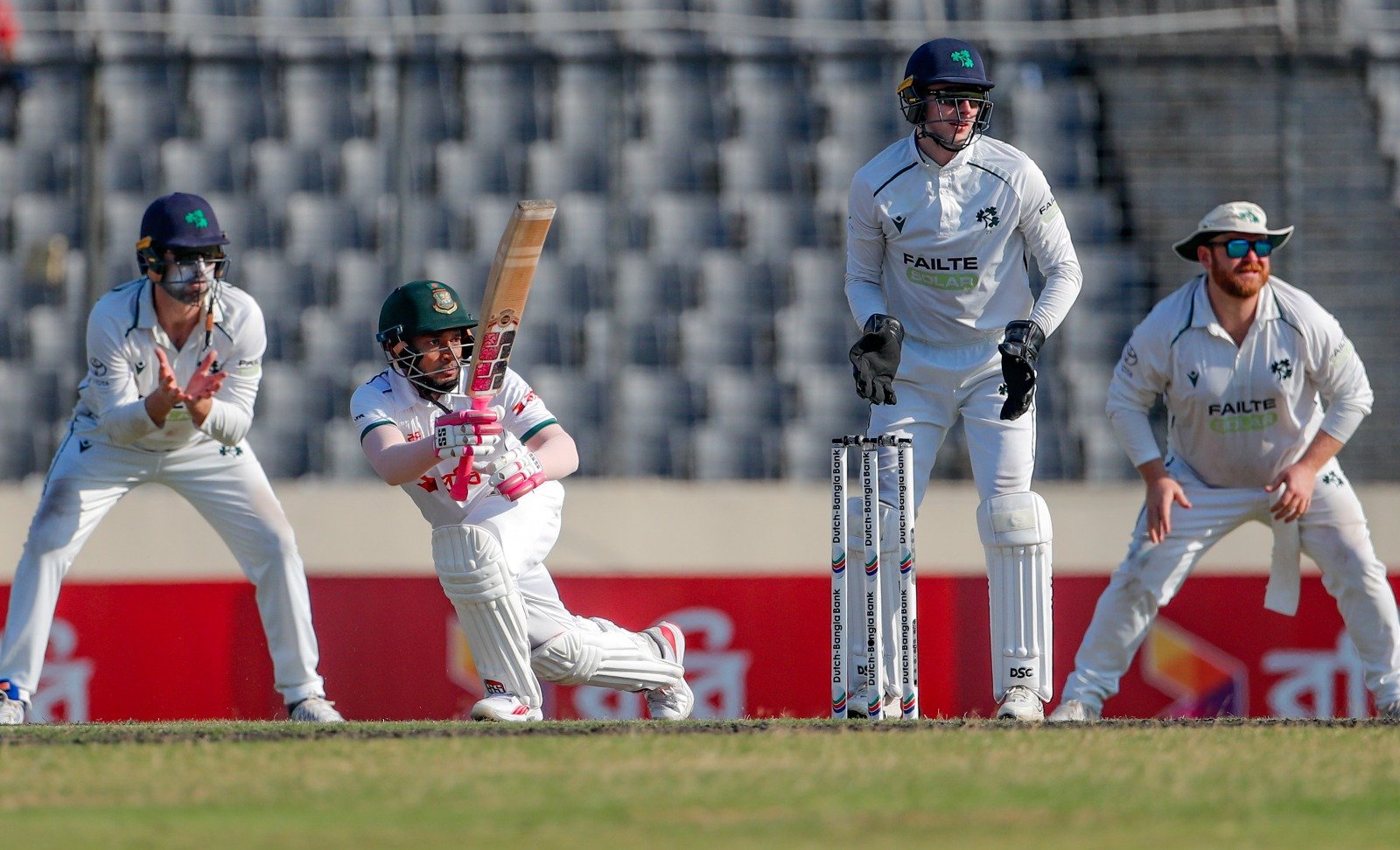 মুশফিকুরের অপেক্ষা বাড়িয়ে শেষ প্রথমদিনের খেলা