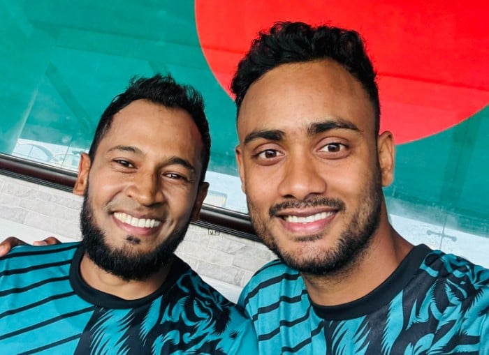 বিজয় দিবসে মুশফিকুর-শরিফুলদের শুভেচ্ছা