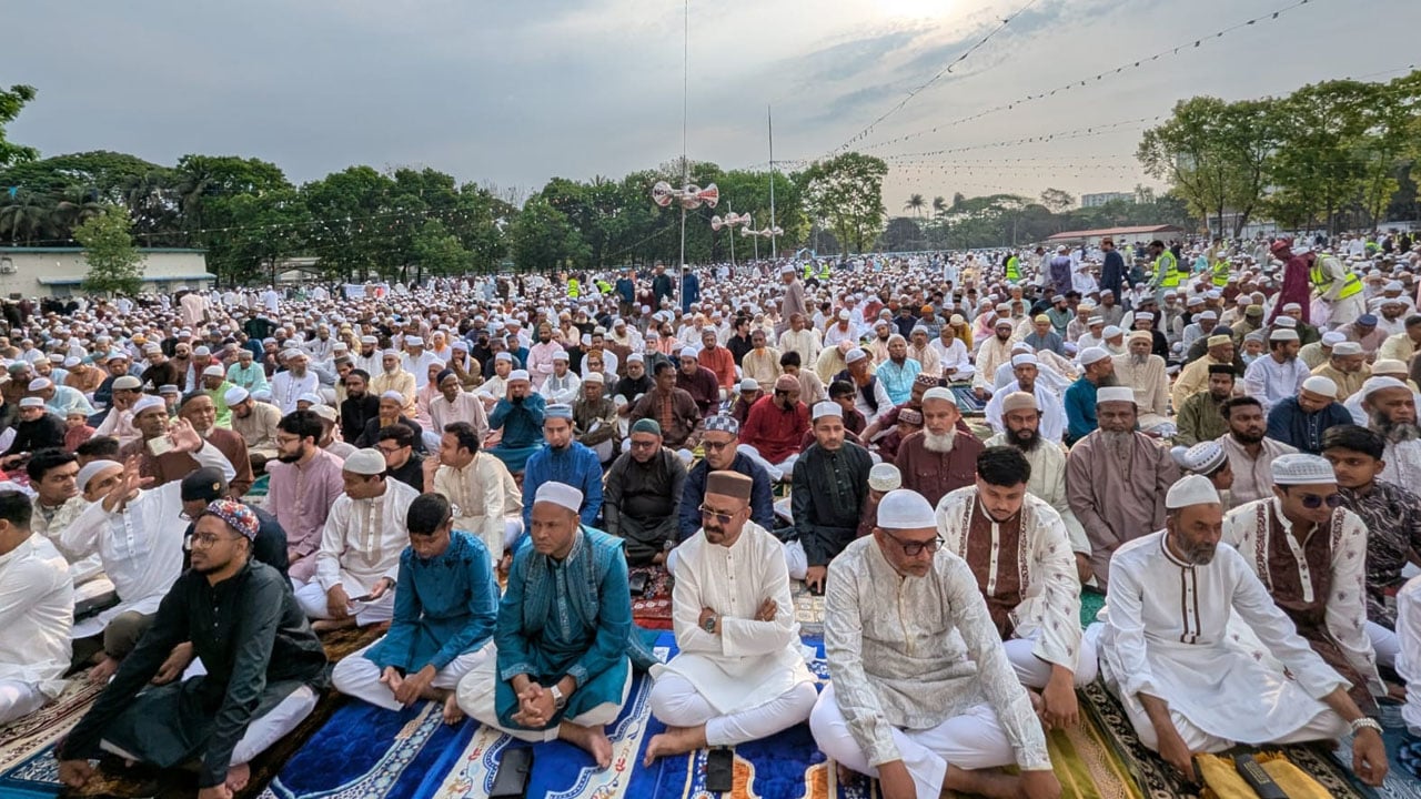 ময়মনসিংহে আড়াই হাজার মাঠ ও মসজিদে ঈদুল ফিতরের জামাত অনুষ্ঠিত