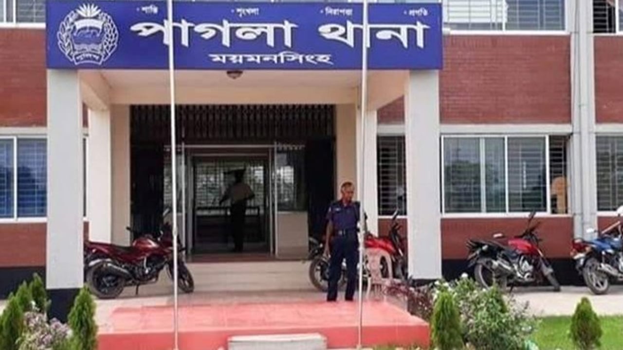 ছাত্রদল নেতার খামারে মাছ চুরি করে গণধোলাই খেলেন ছাত্রলীগ নেতা