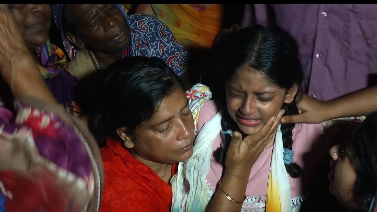 মাইলস্টোন থেকে মেয়েকে আনতে গিয়ে লাশ হলেন মেহেরপুরের রজনী