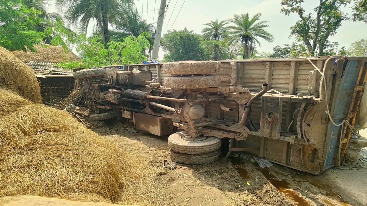 সড়ক দুর্ঘটনায় ট্রাকচালক নিহত, আহত ৬