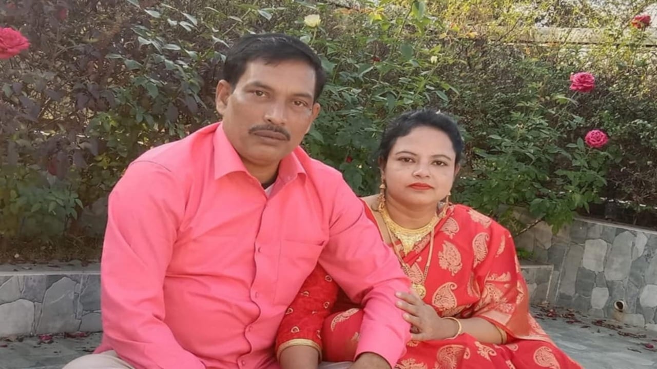 বাবা-মা দাখিল পাস করায় খুশি ৫ সন্তান