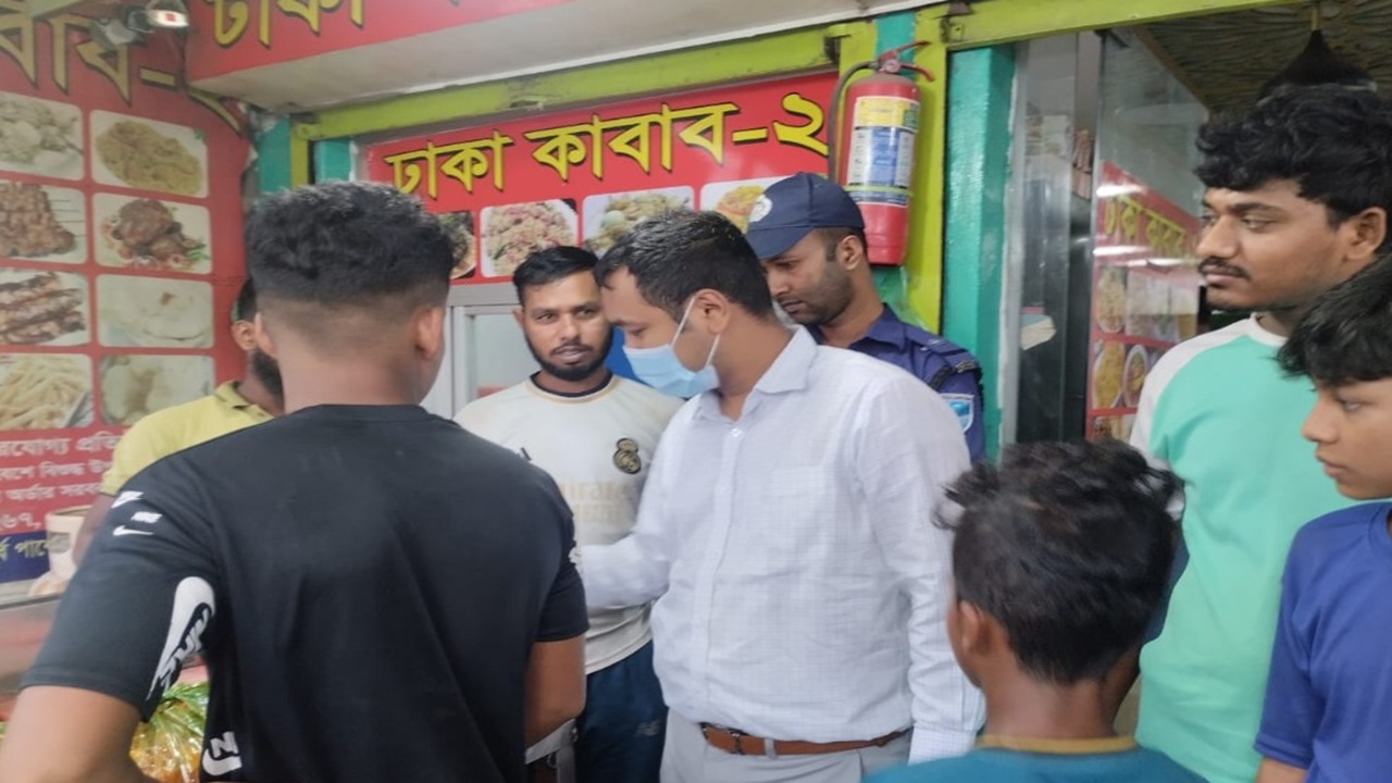 আড়াইহাজারে ভ্রাম্যমাণ আদালতের অভিযান, জরিমানা