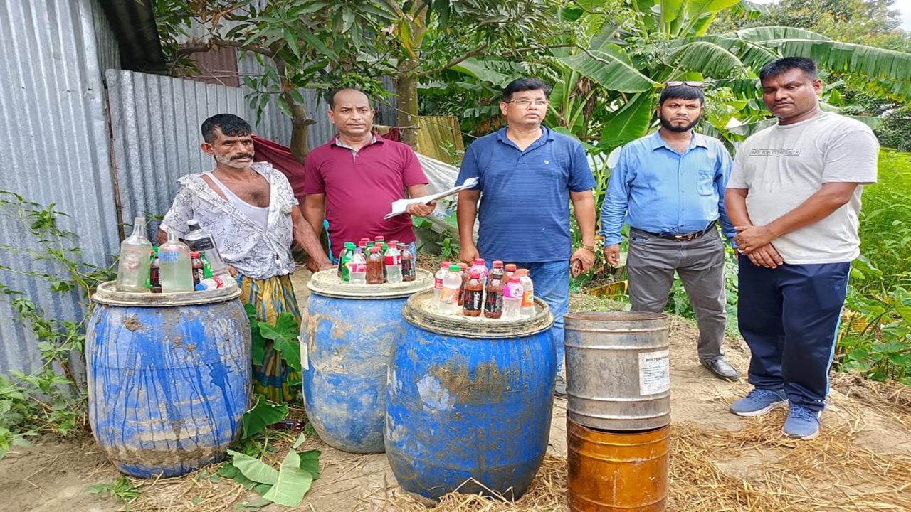 আড়াইহাজারে যৌথ বাহিনীর অভিযানে শীর্ষ মাদক কারবারি সাত্তার গ্রেপ্তার