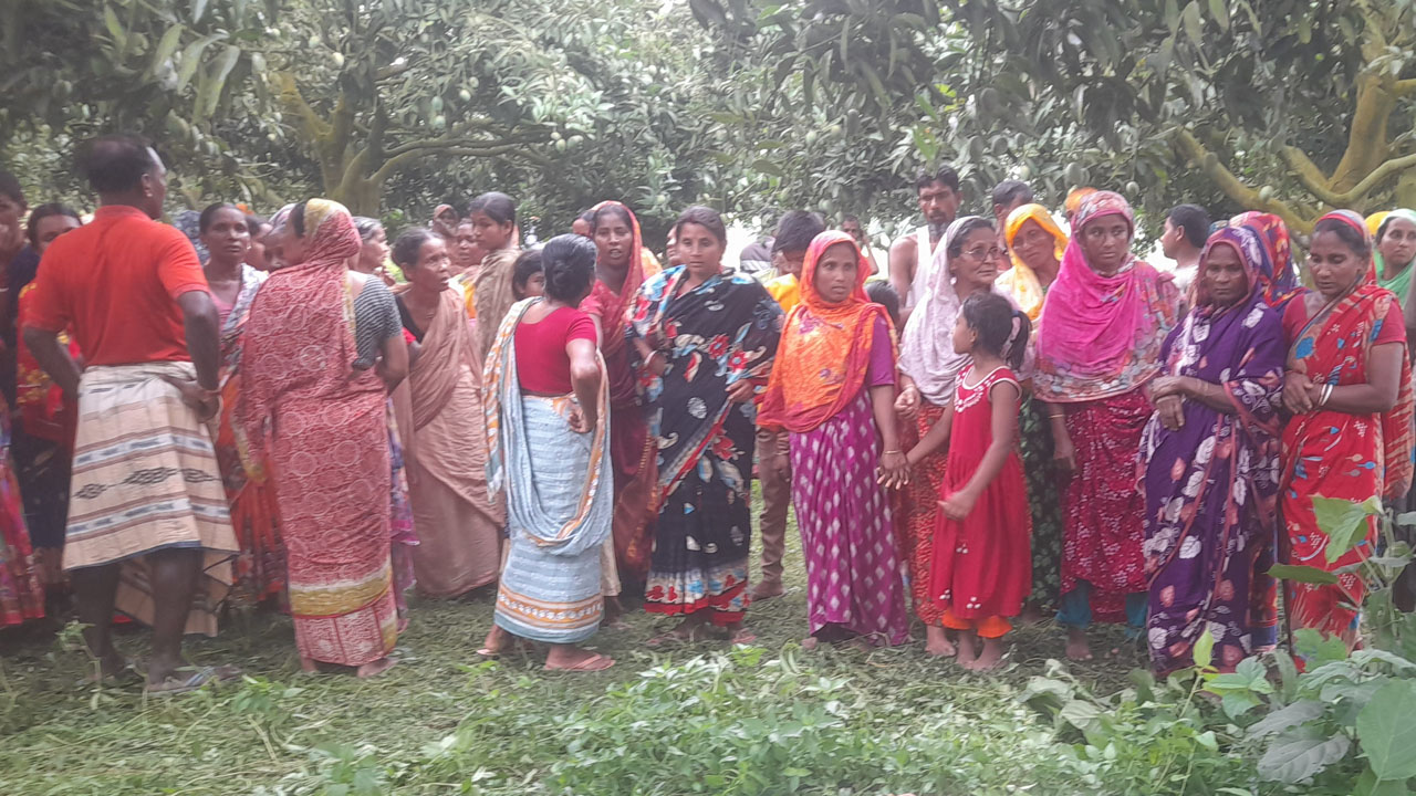 নবাবগঞ্জে আমবাগান থেকে উদ্ধার গৃহবধূর লাশ