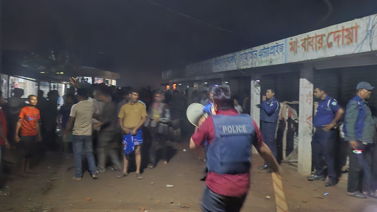 গ্রাহক সংগ্রহে গিয়ে দুই বীমা কোম্পানির লোকজনের সংঘর্ষে আহত অর্ধশতাধিক