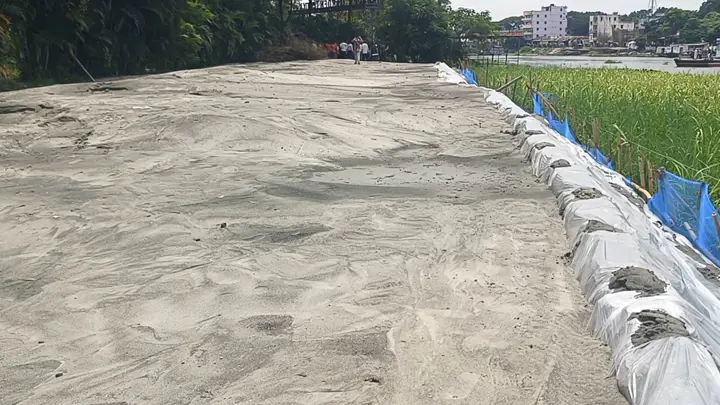 নবীনগরে আদালতের রায় উপেক্ষা করে তিতাস-বুড়ি নদী দখলের মহোৎসব