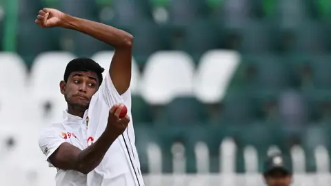 ‘সোনার ডিম পাড়া হাঁস’ নাহিদকে নিয়ে সতর্কবার্তা বিশপের