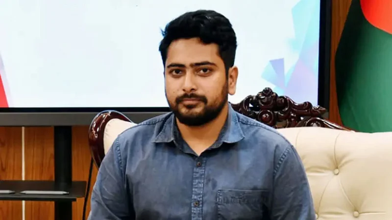 পদত্যাগ করেছেন তথ্য উপদেষ্টা নাহিদ ইসলাম