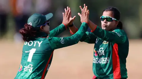 নেতৃত্ব হাতছাড়া হলেও নাহিদার পাশে থাকার অঙ্গীকার জ্যোতির
