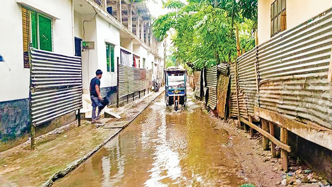 নলছিটি পৌর শহরে বৃষ্টি হলেই রাস্তায় জলাবদ্ধতা