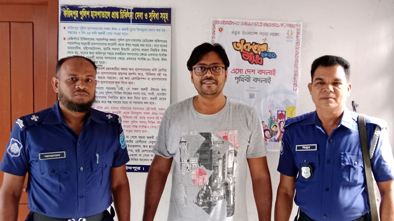 সরকারি বিরোধী কর্মকাণ্ড প্রচারণার সময় গ্রেপ্তার ছাত্রলীগ সভাপতি
