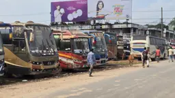 নওগাঁয় আবারও অনির্দিষ্টকালের বাস ধর্মঘট, চরম ভোগান্তিতে যাত্রীরা