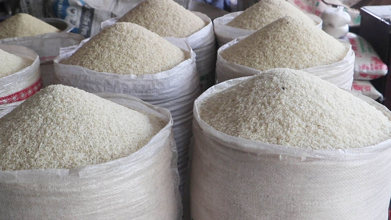 ভরা মৌসুমে চালের দাম বৃদ্ধি, অভিযোগ মজুতদার ব্যবসায়ীদের বিরুদ্ধে
