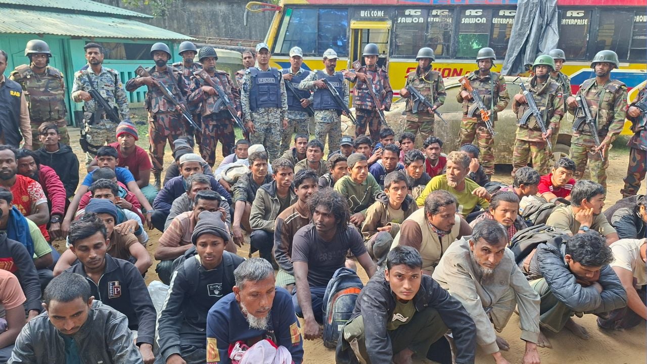 টেকনাফ সীমান্তে ব্যাপক গোলাগুলি, ৫৩ বিদ্রোহী আটক
