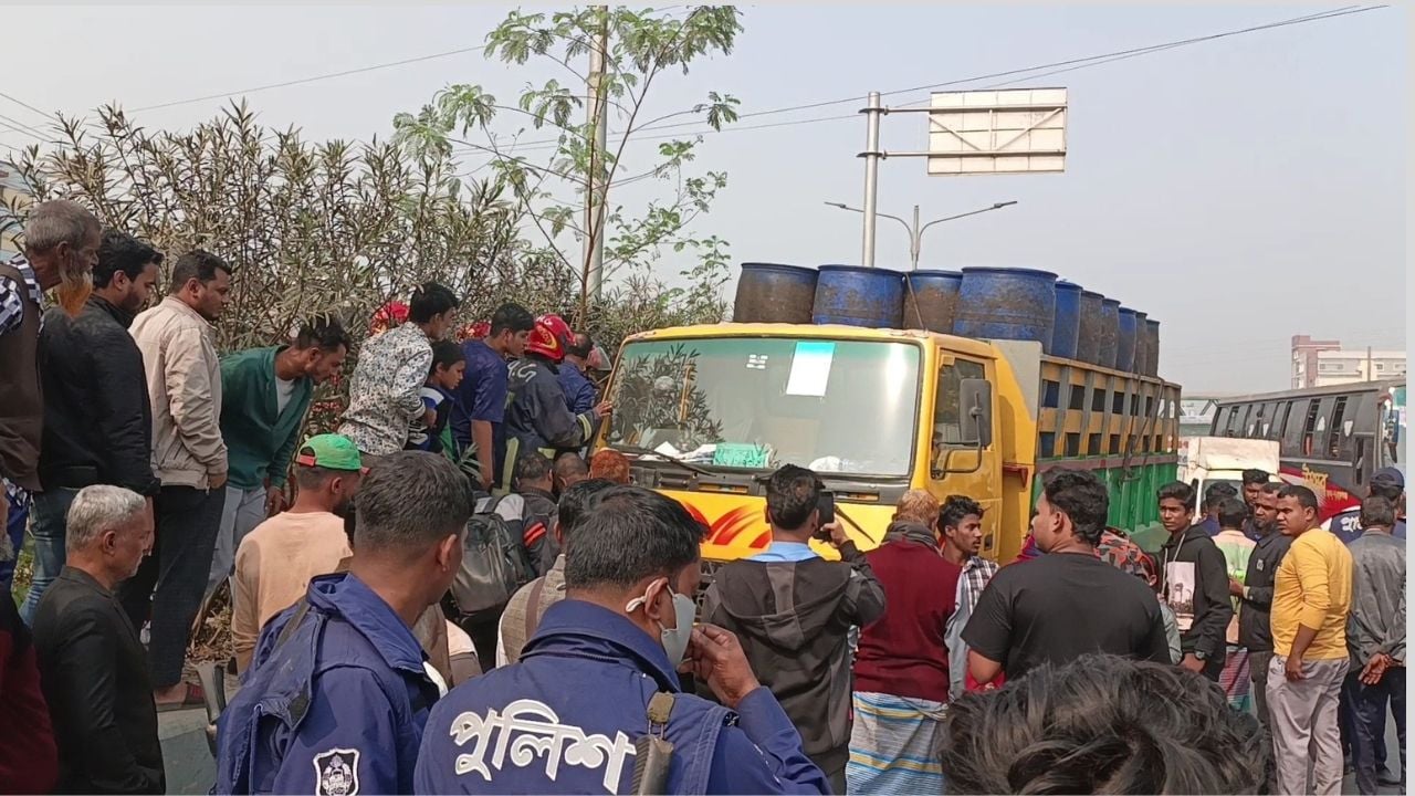 ঢাকা-নারায়ণগঞ্জ লিংক রোডে ট্রাক চাপায় নিহত ১