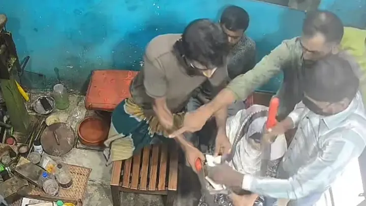 নারায়ণগঞ্জে দিনে-দুপুরে জুয়েলারি দোকানে ডাকাতি, ৮ ভরি স্বর্ণ ও ২০০ ভরি রুপা লুট