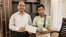 জুলাইযোদ্ধা ফয়সালের পাশে উপজেলা নির্বাহী কর্মকর্তা