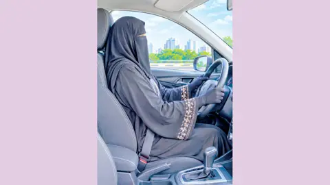 ইসলামের চোখে নারীর ড্রাইভিং 