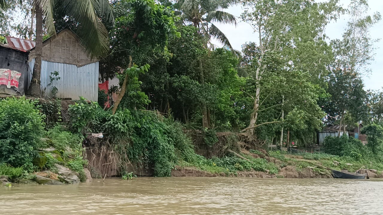 মেঘনার ভাঙন আতঙ্কে চাতলপাড়বাসী