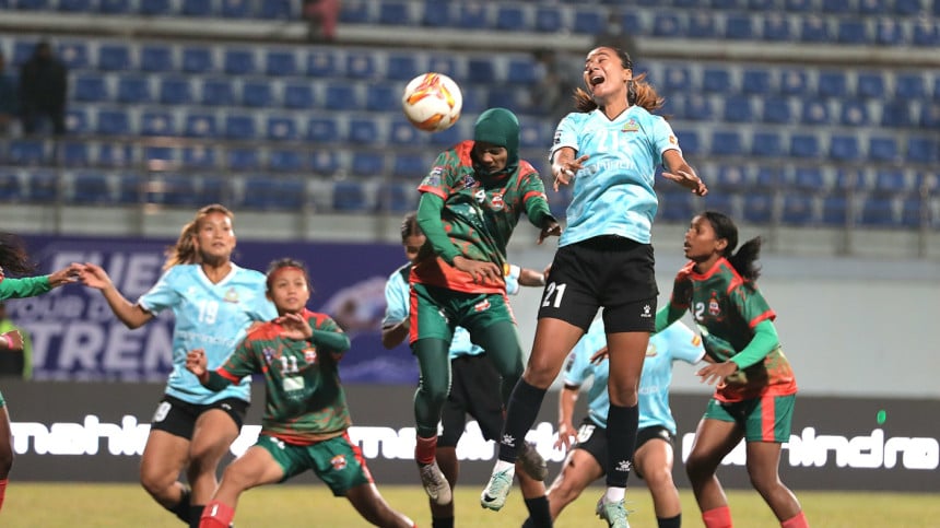 নাসরিন স্পোর্টসের হারে শুরু