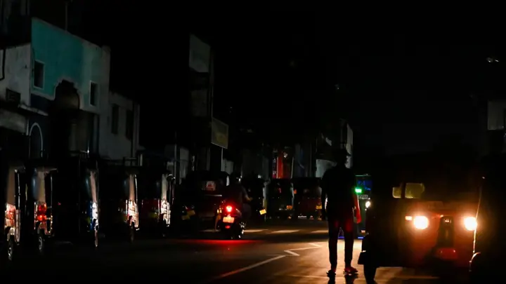 সৌরবিদ্যুৎ উৎপাদনের চাপে শ্রীলঙ্কার জাতীয় গ্রিডে বিপর্যয়