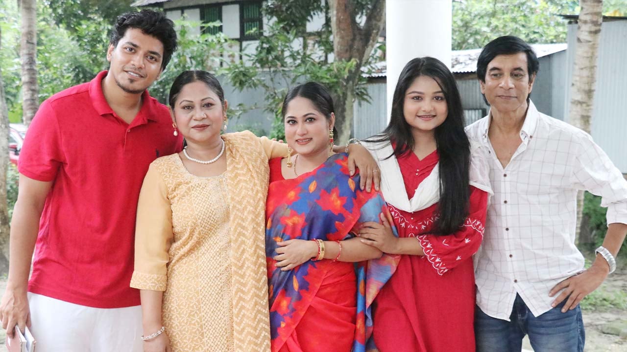 আসছে পারিবারিক গল্পের নতুন নাটক