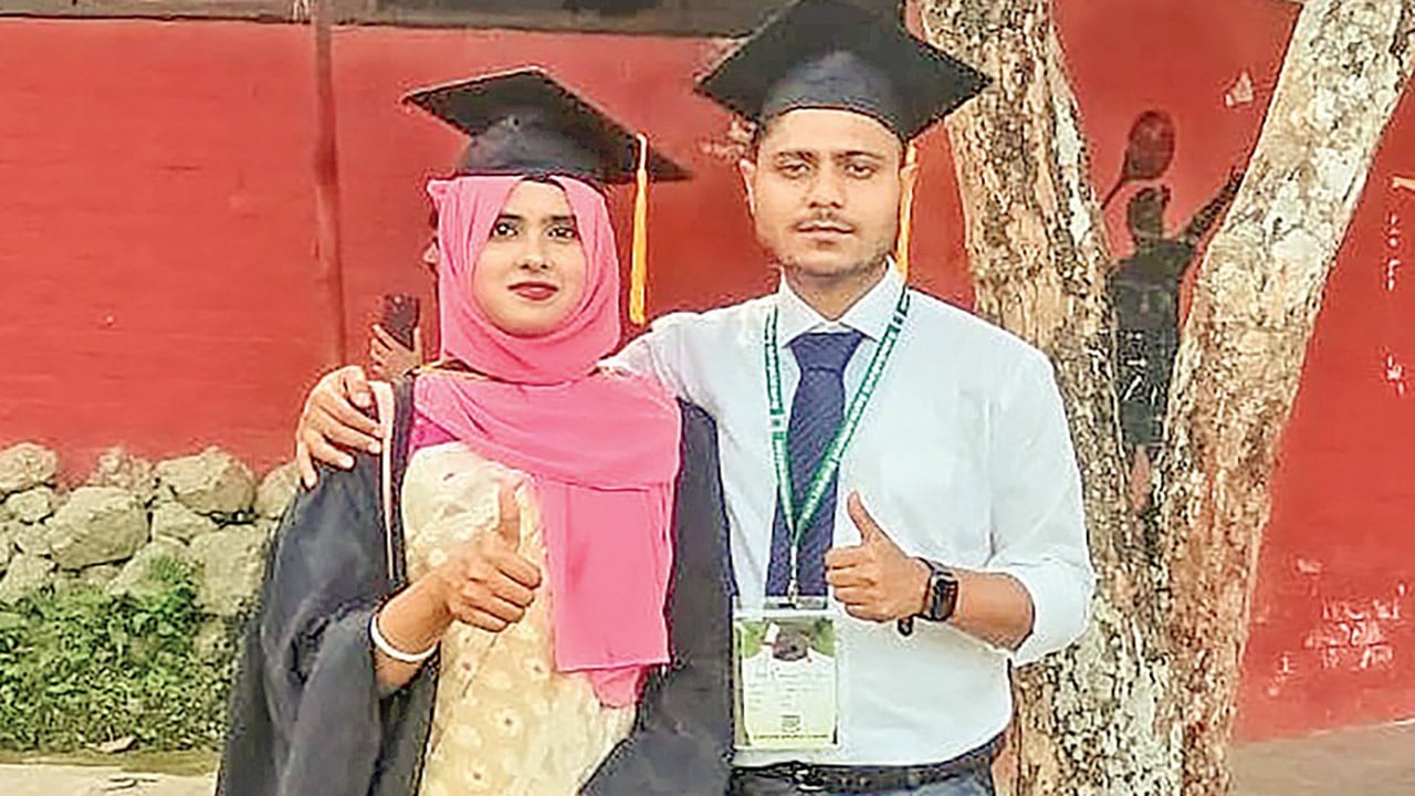 একসঙ্গে উচ্চশিক্ষা-বিয়ে, বিসিএস ক্যাডারও হলেন একই ব্যাচে
