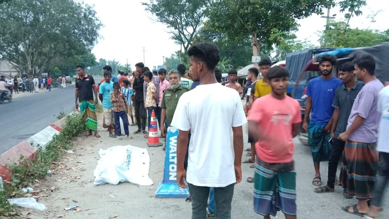 বড়াইগ্রামে বাসের চাকায় পিষ্ট মোটরসাইকেল চালক