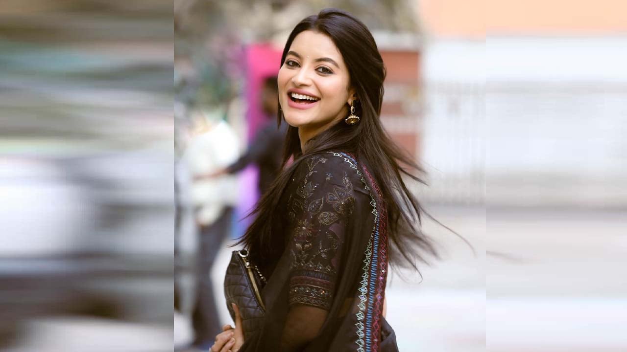 নায়িকা নয়, গায়িকা হয়ে নজর কাড়ছেন নাজিফা তুষি