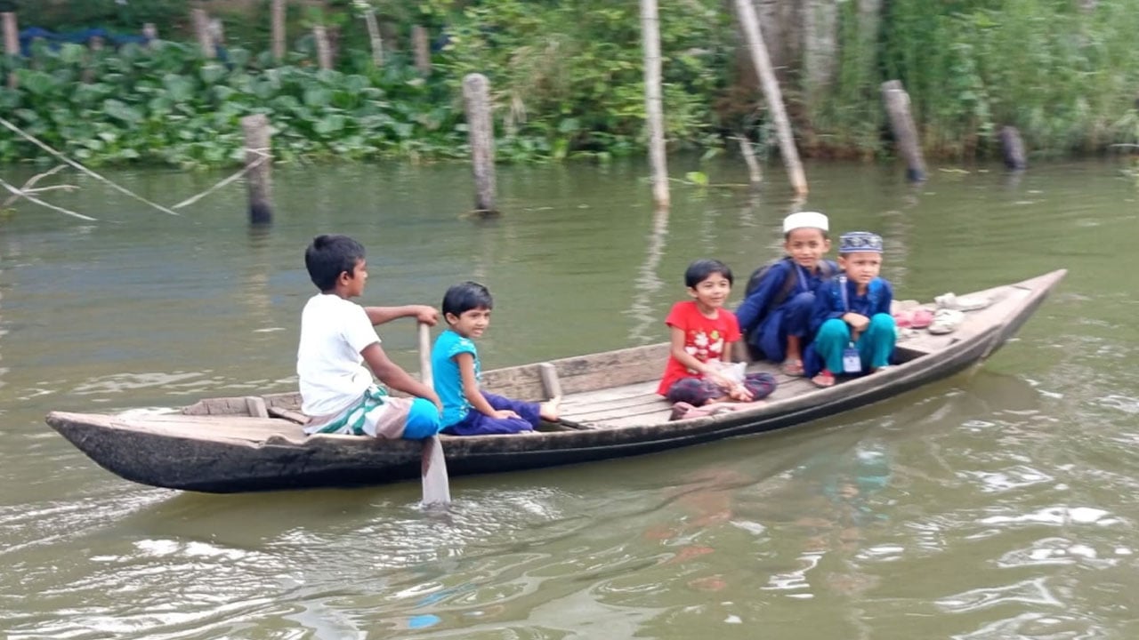 চারদিকে শুধু পানি, যোগাযোগে পিছিয়ে দেউলবাড়ী দোবড়া ইউনিয়ন