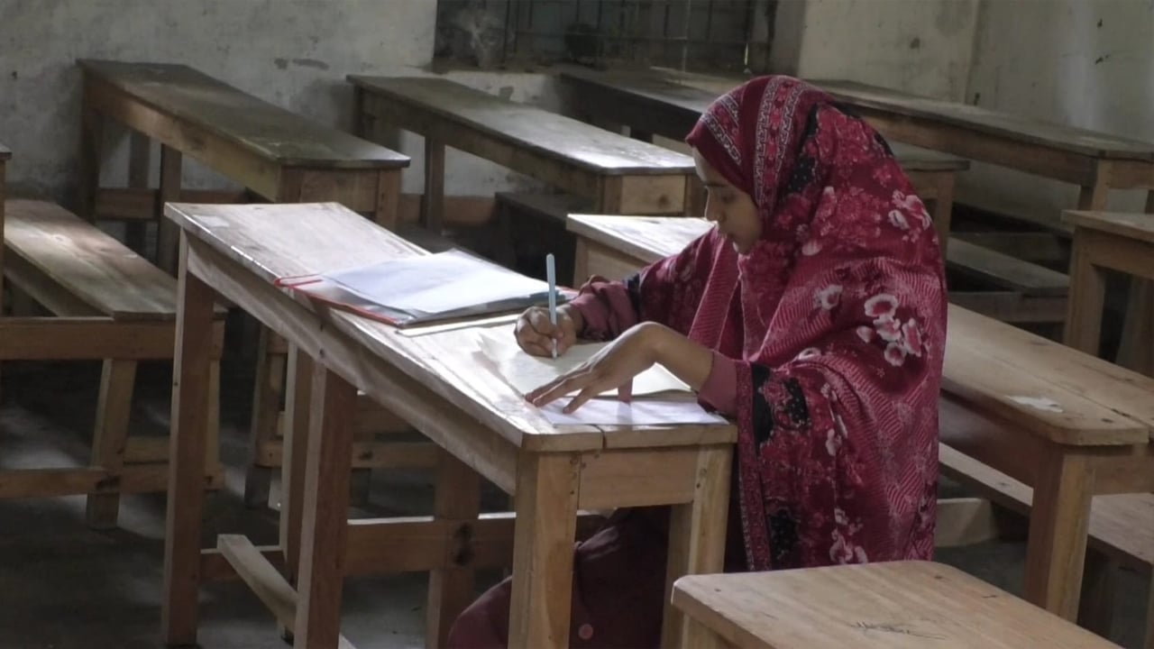 নবজাতক রেখে দাখিল পরীক্ষা দিলেন হাওয়া আক্তার