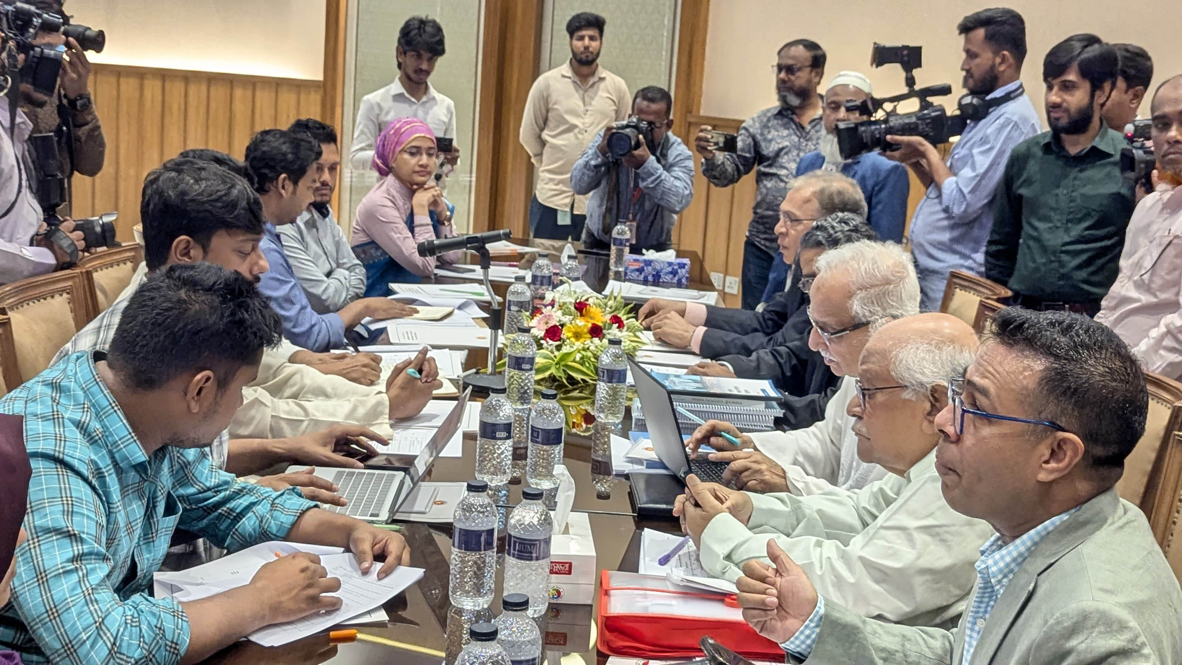 ঐকমত্য কমিশনের সঙ্গে বৈঠকে এনসিপি