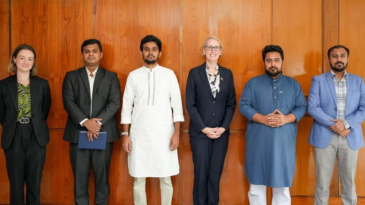 ব্রিটিশ হাইকমিশনারের সঙ্গে নাহিদ ইসলামের বৈঠক