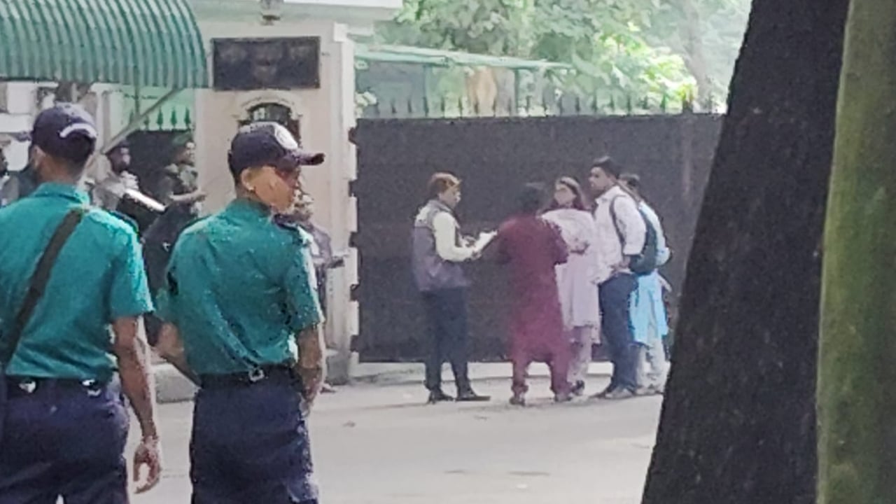 প্রধান উপদেষ্টার সঙ্গে বৈঠকে এনসিপি নেতারা