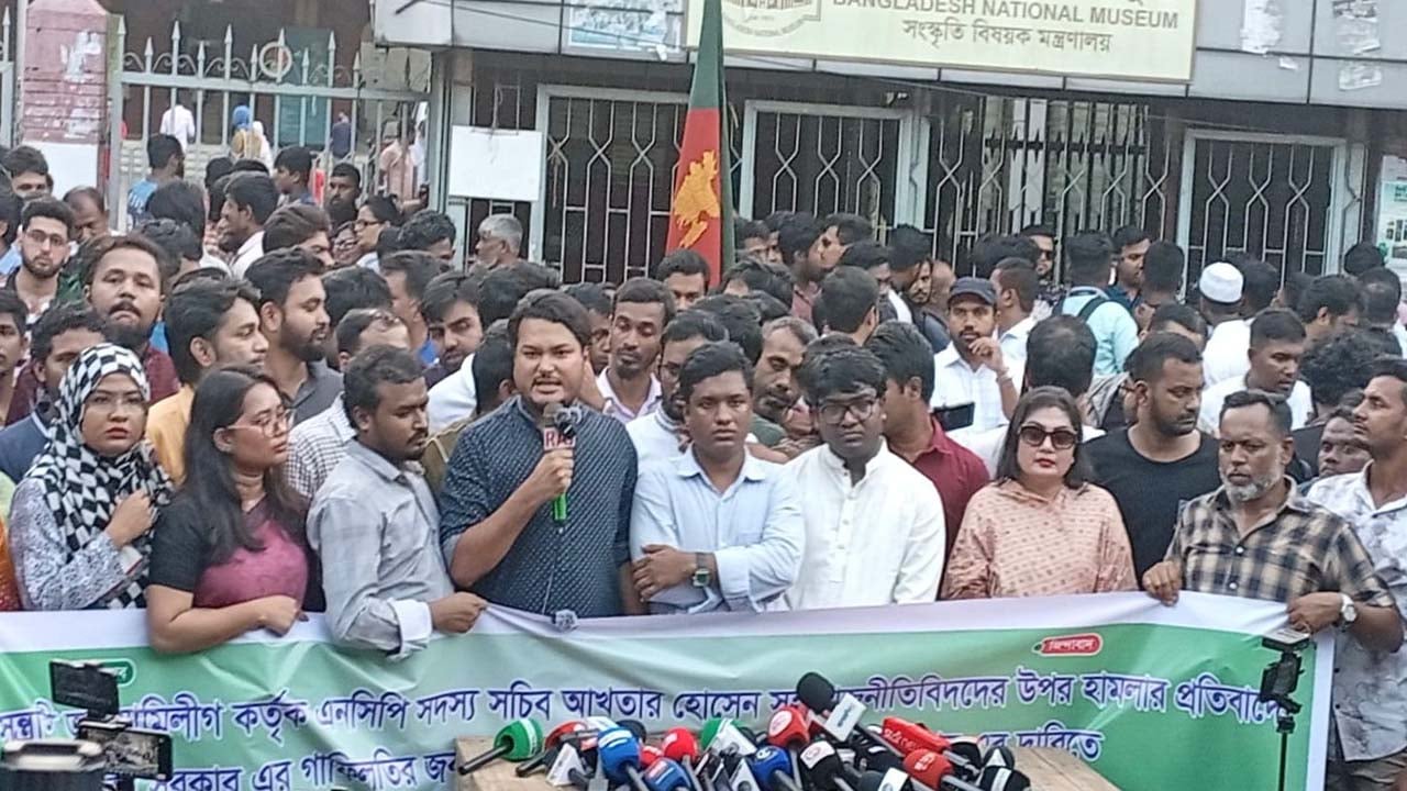 ‘লীগ ধর, জেলে ভর’ স্লোগানে উত্তাল শাহবাগ