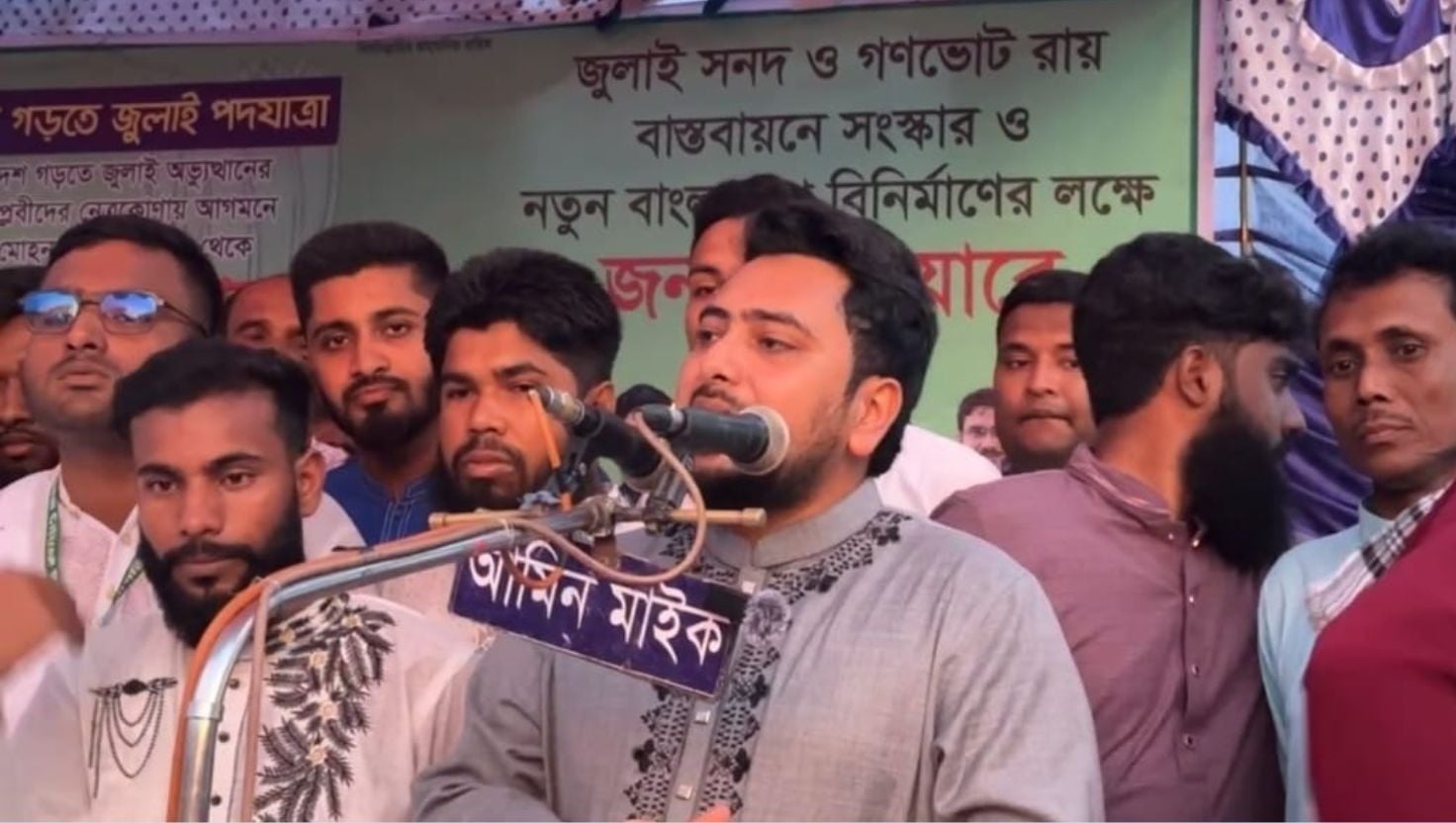 জাতির প্রয়োজনে সরকারকে সহায়তাও করব: নাহিদ ইসলাম