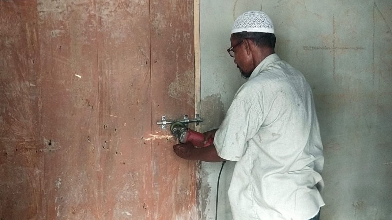 ১৬ বছর পর তালা খুলল কলেজের 