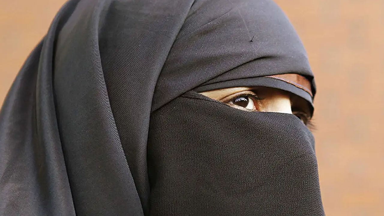 নেকাবধারী নারীদের মুখ দেখাতে হবে ভোটকেন্দ্রে