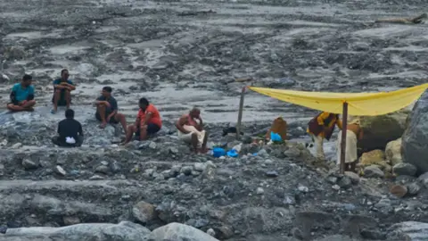 নেপালে বন্যায় নিহত বেড়ে ১৪৫৩, এখনো নিখোঁজ প্রায় ৬ হাজার
