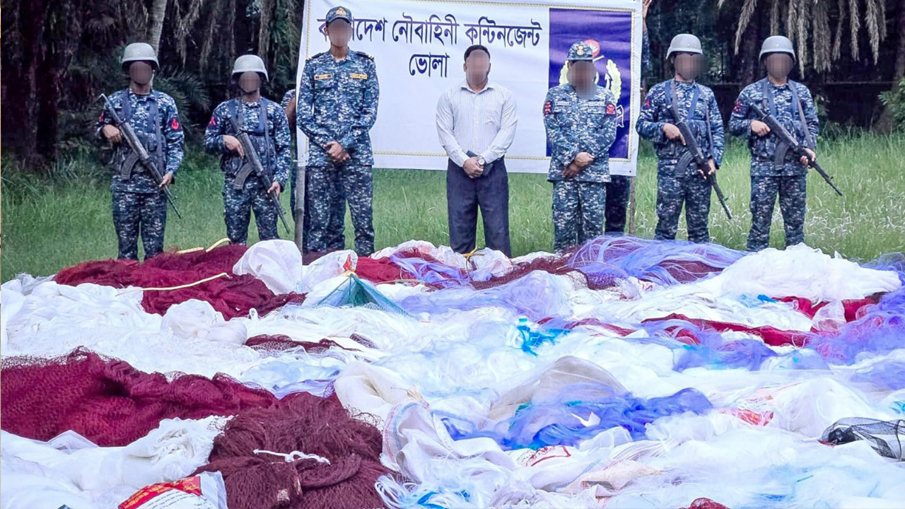নৌবাহিনীর অভিযানে আড়াই কোটি টাকার অবৈধ জাল জব্দ