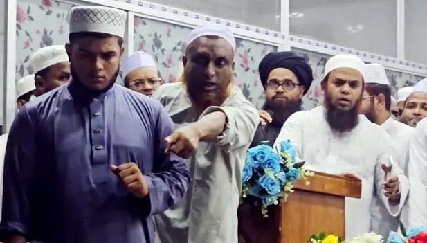 নেত্রকোণায় হেফাজত ইসলামের কাউন্সিলে হাতাহাতি